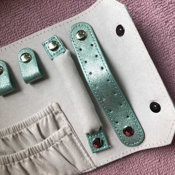 💚💚 Shimmering Mint Green Jewelry Roll 💚💚 - Picture 11 of 13